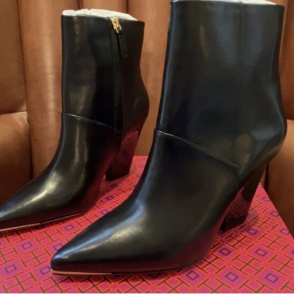 Tory Burch boots pristine